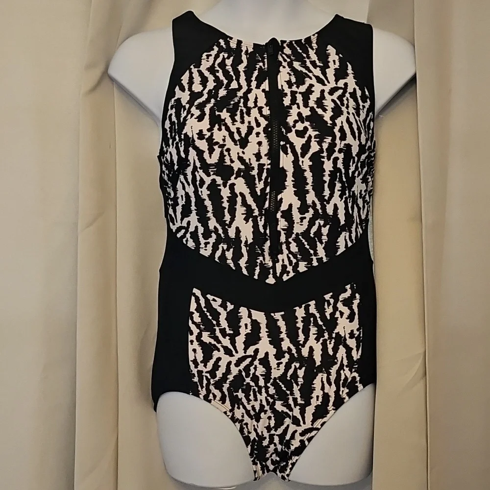 18W 1 Pc Swimsuit - Picture 1 of 4